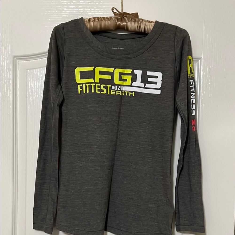 Gray and Yellow Long Sleeve Tees with Minimalist Design ladies medium